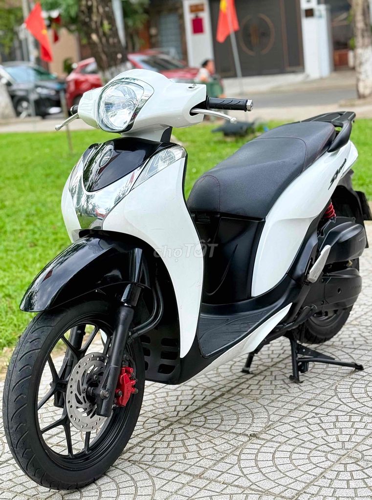 Фото 3: Honda SH Mode 2015 Белый черный Smartkey
