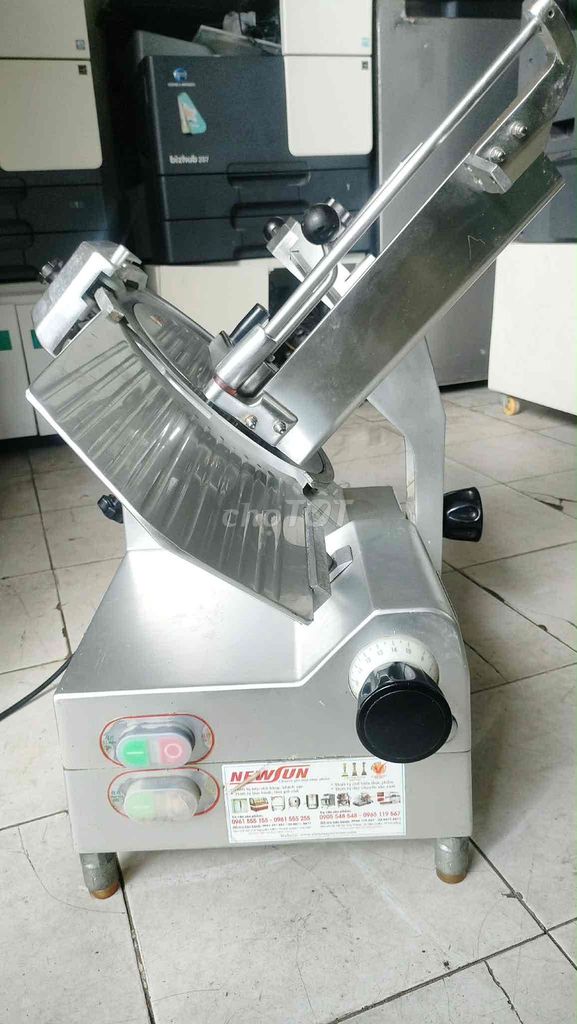 Фото 2: Мясорубка (слайсер для мяса) Newsun SL 300E Inox, б/у