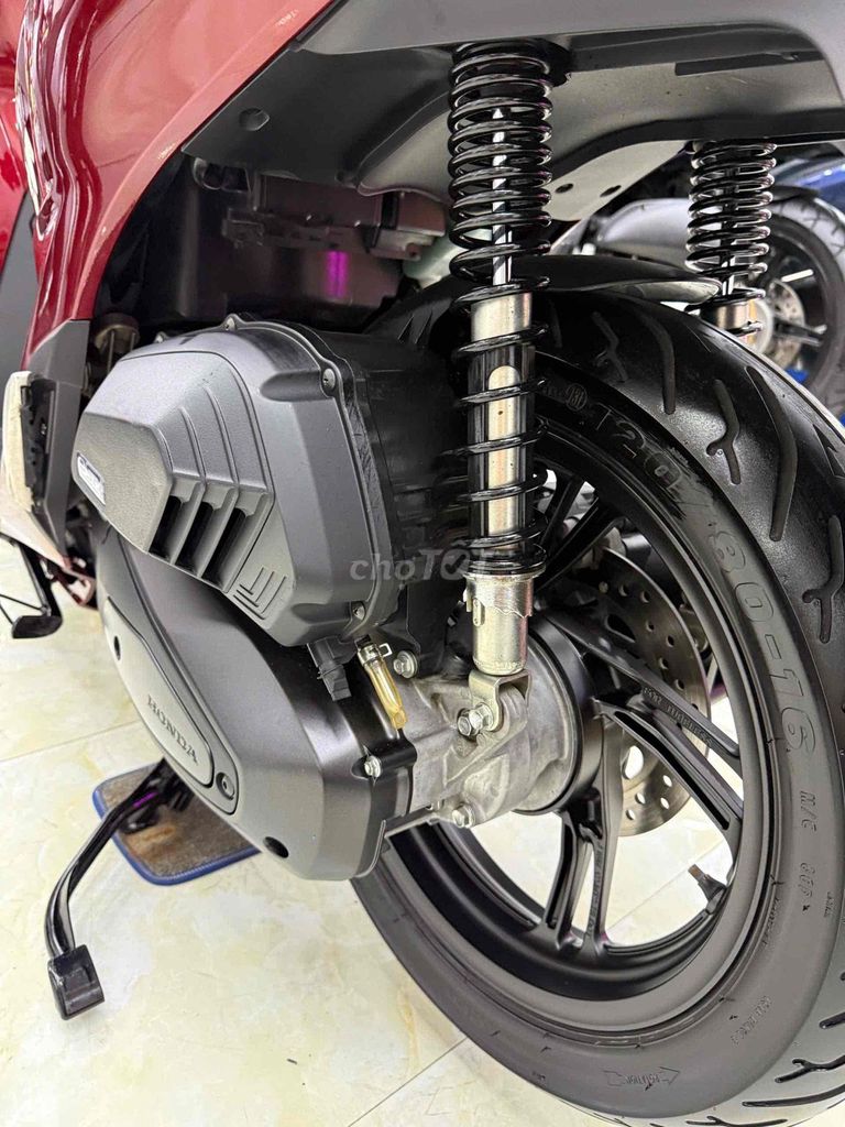Фото 3: Honda SH 150 ABS 2021 Красный