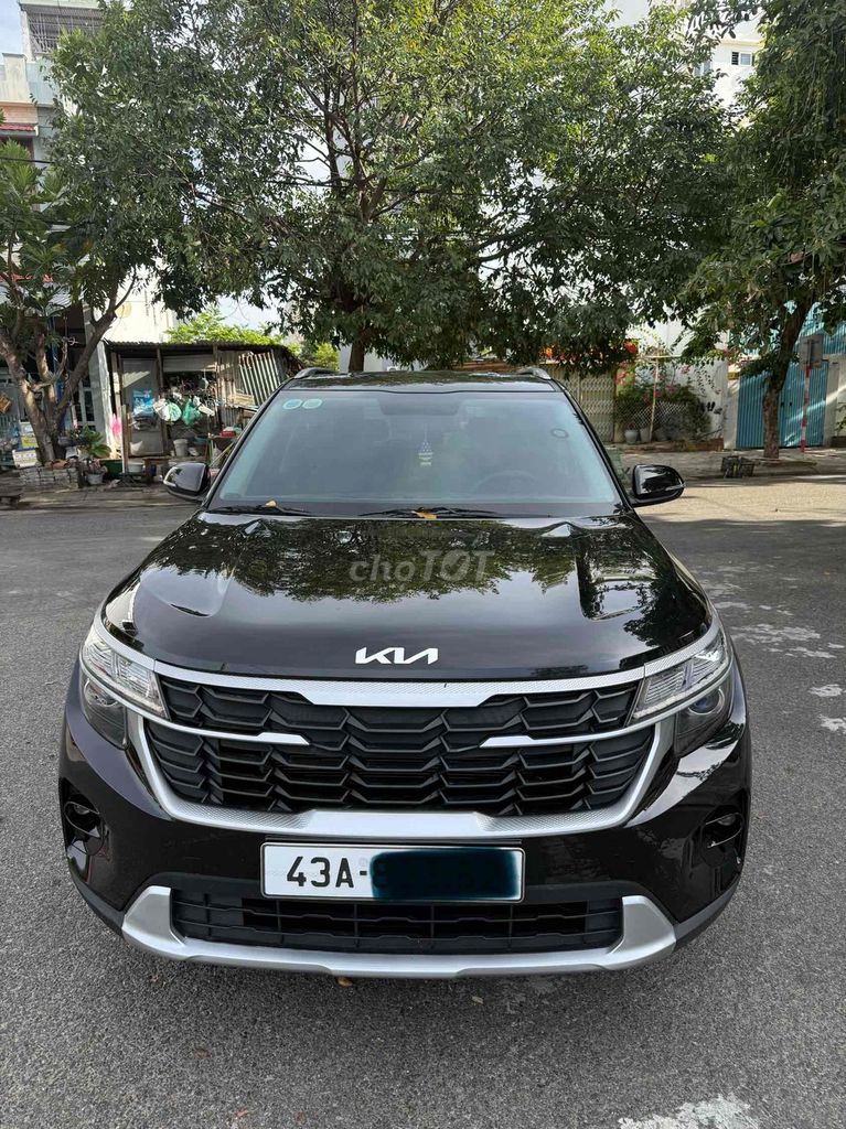 Kia Seltos 2024 1.5 AT Черный 28.000 км