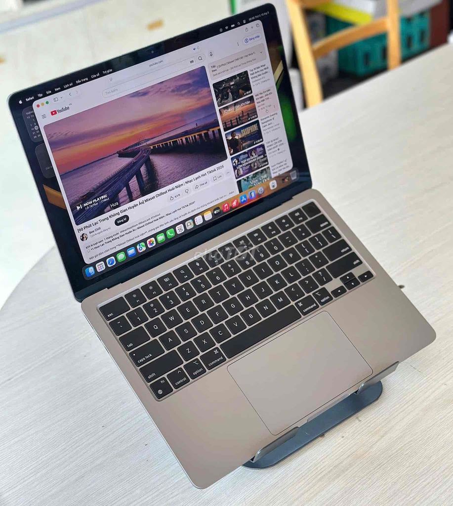 Фото 2: Apple Macbook Air M2 13.6 дюймов 16GB/256GB