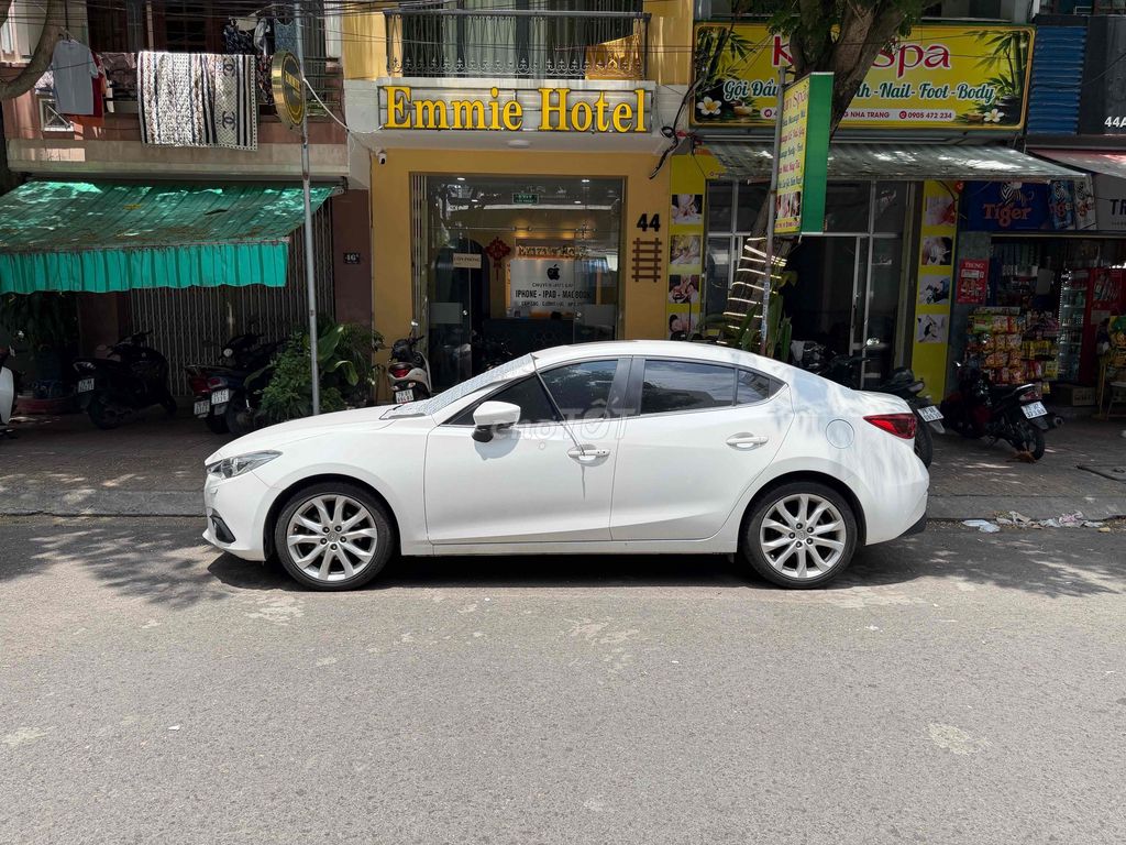 Mazda Mazda 3 2.0 белый конец 2016 начало 2017