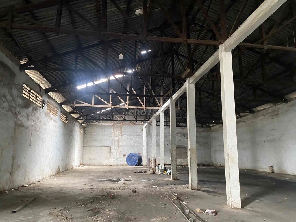 Сдам склад 1200 м² на QL1A, Тамбинь, всего 75 тыс.