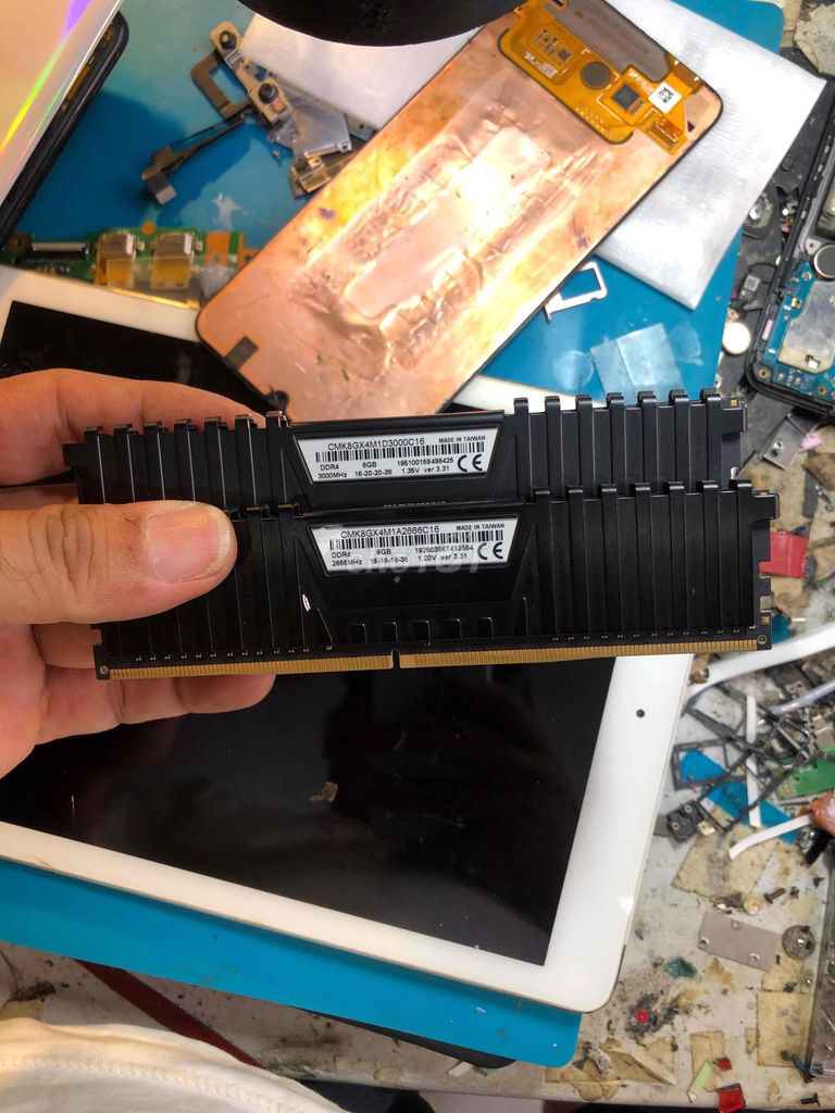 Пара планок ОЗУ DDR4 8GB Crucial