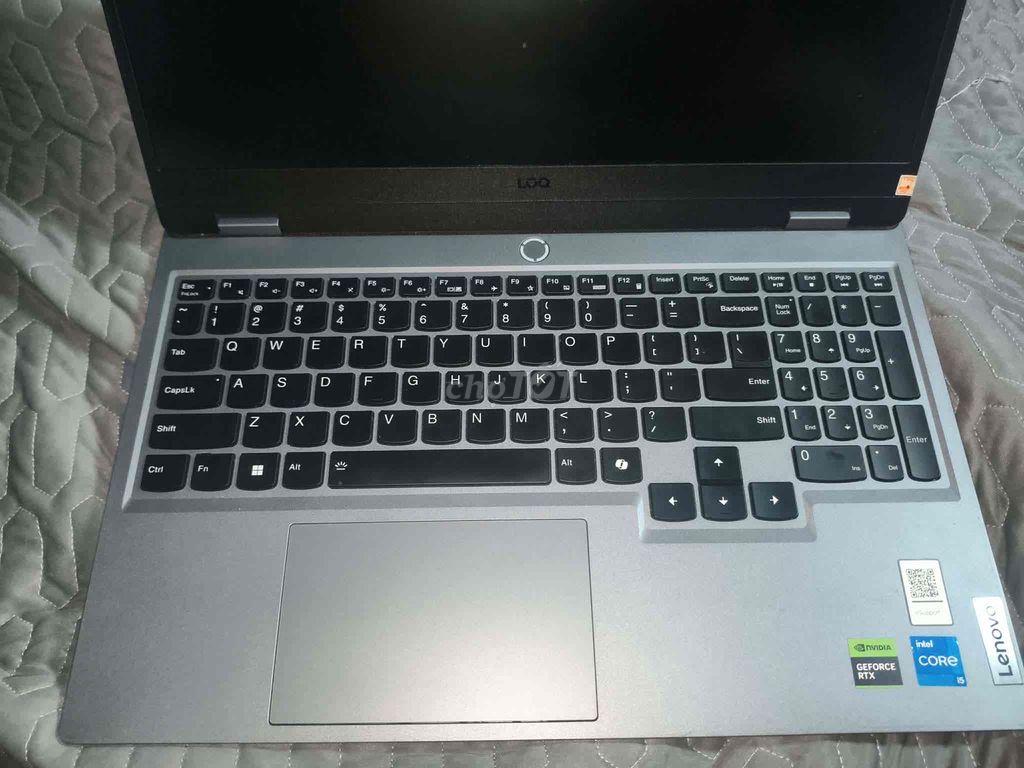 Фото 2: Lenovo LOQ (15IAX9) 2024 Серый