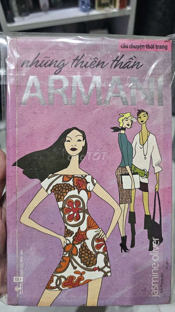 Книга "Те ангелы Армани" в мягкой обложке