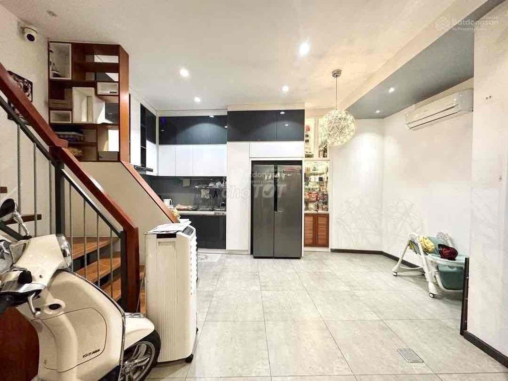 Редкость! Переулок для автомобилей Хоанг Хоа Тхам 42м² всего 6,4 млрд, ширина огромная 7м - район жилой