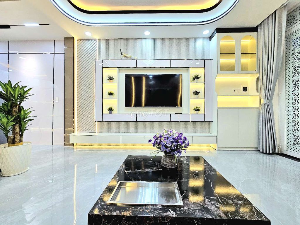 Дом в переулке для автомобилей 4x14,5 м, 2 этажа, рядом с Фуми, район 7, цена чуть больше 5 миллиардов
