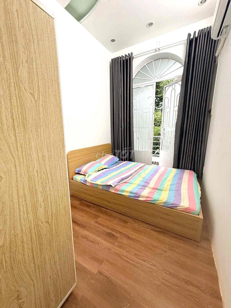 Фото 2: Сдается квартира 2 спальни с балконом, район 8, рядом с Parc Mall, мост Нгуен Чи Фыонг