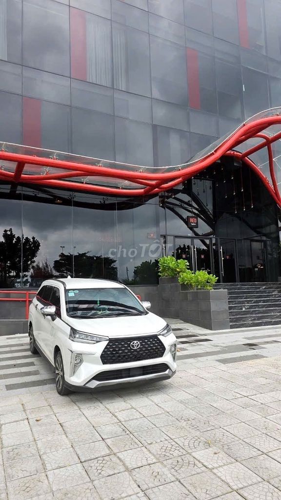 Toyota Veloz 2022 белый 110 000 км