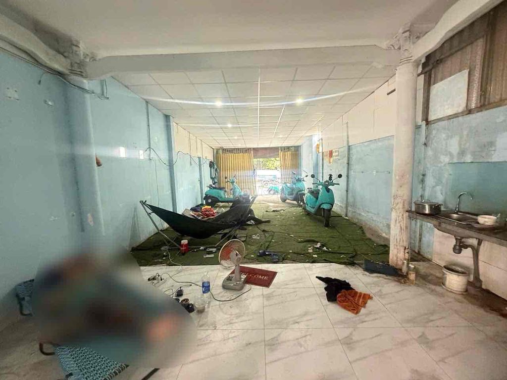Фото 2: Дом с фасадом — удобно и жить, и вести бизнес — улица 8 м, грузовики проезжают свободно 2