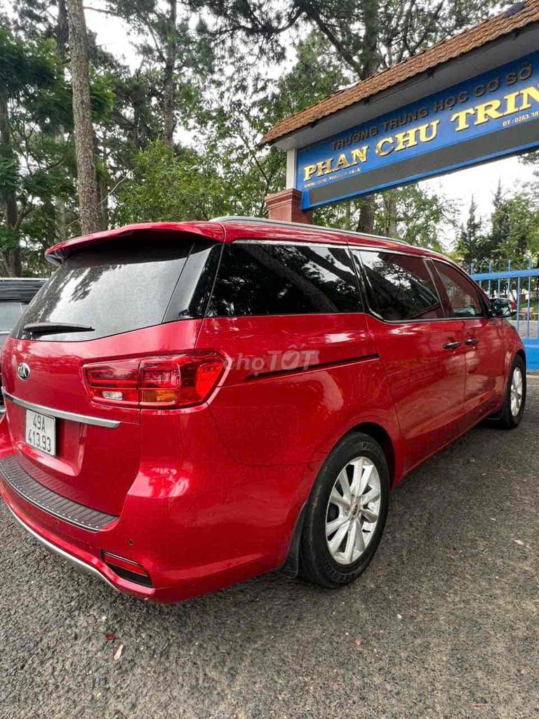 Фото 2: Kia Sedona 2021 Дизель красный