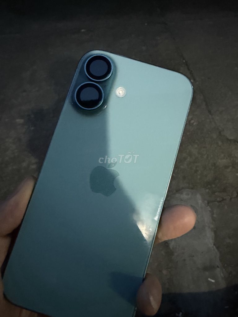 Фото 2: Apple iPhone 16 128GB Голубой как новый