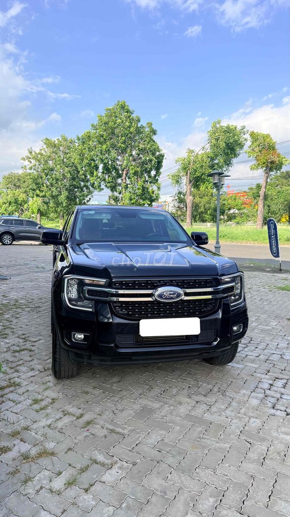 Фото 2: Ford Ranger XLT 2022, полный привод, автоматическая коробка передач, черный