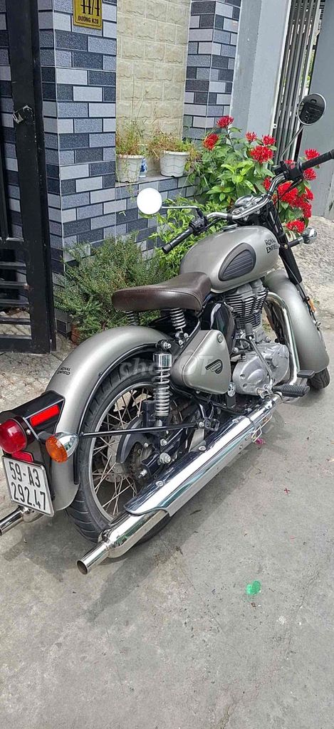 Фото 3: Royal Enfield Classic 500 серый 4000 км 500cc
