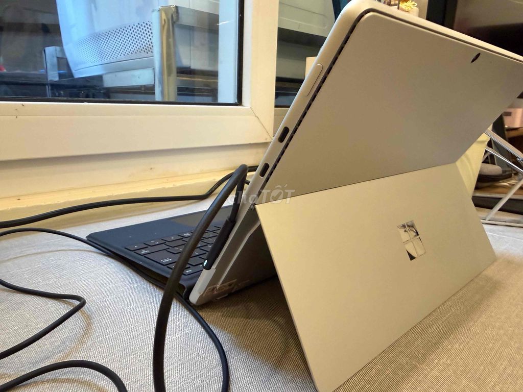 Фото 2: Microsoft Surface Pro 8 i5-1135G7 16GB/256GB Серебристый
