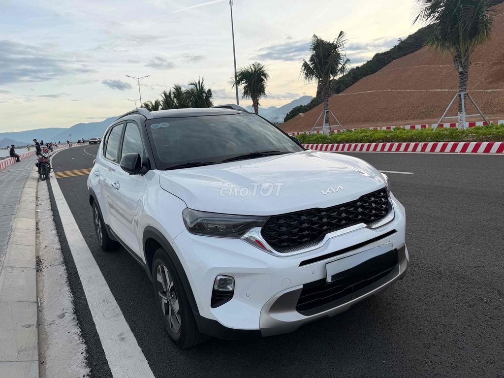 KIA Sonet Premium 2023 Белый