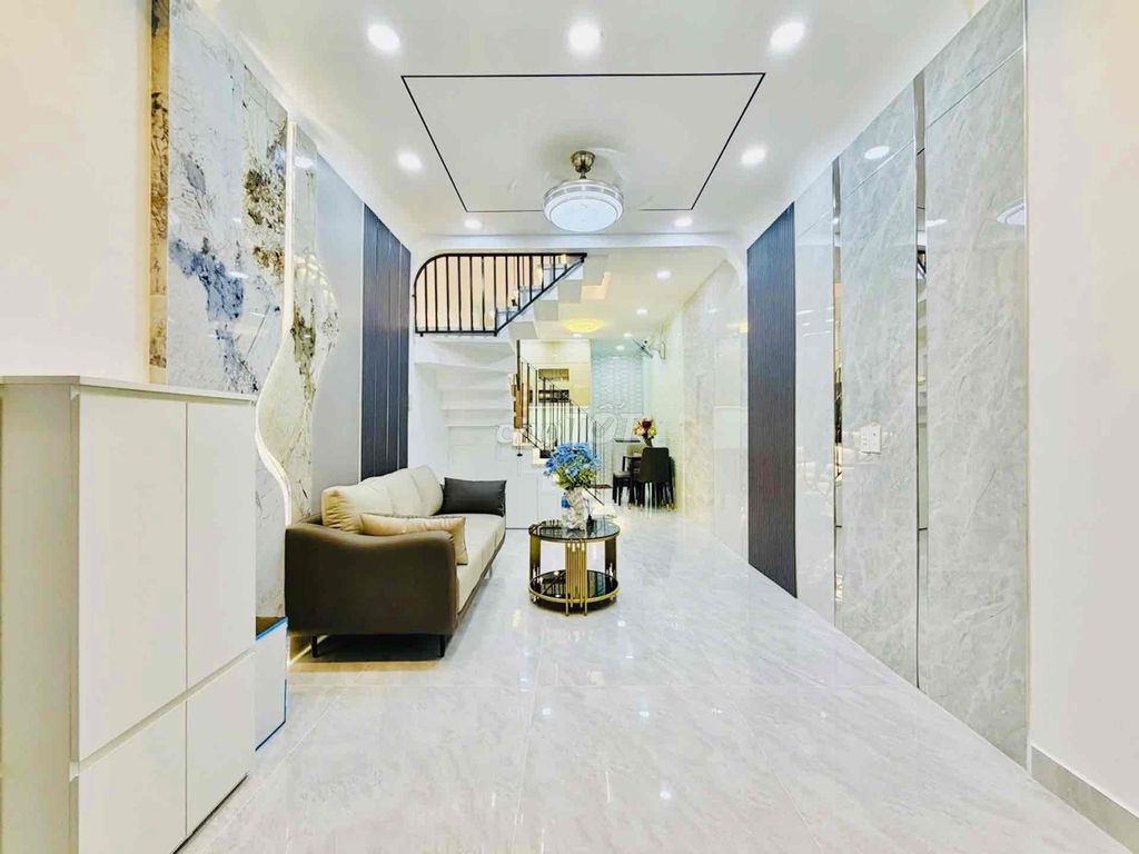 Фото 2: 🏡 Рядом с супермаркетом Lotte Nguyễn Văn Lượng, Го Вап — красивый 2-этажный дом — 30 м²
