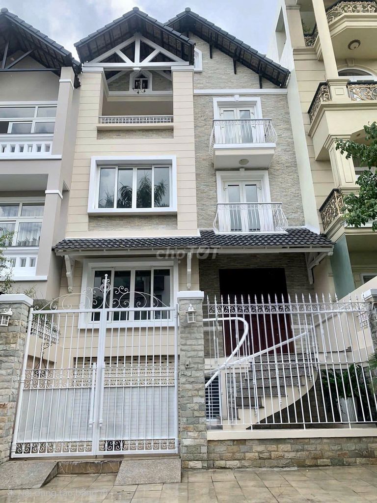 ДОМ НА УЛИЦЕ КОНГХОА, ПЛОЩАДЬ: 7x20 м, ПОДВАЛ, 1-Й ЭТАЖ, 3 ЭТАЖА, ЕСТЬ ЛИФТ