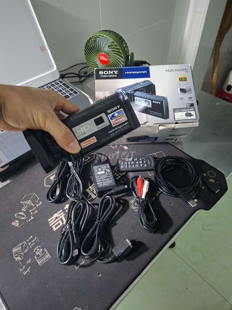 Видеокамера Sony HDR-PJ590V 64GB с проектором