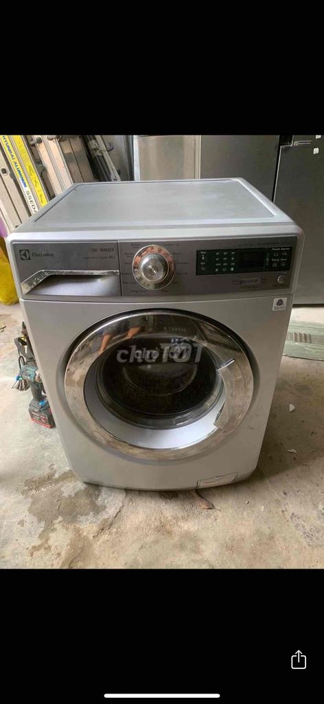 Стиральная машина Electrolux Inverter 9 кг, серебристая, с фронтальной загрузкой