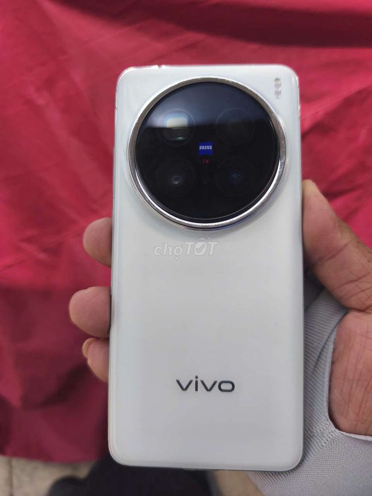 Vivo X200 Pro 12GB/256GB белый, батарея 95%