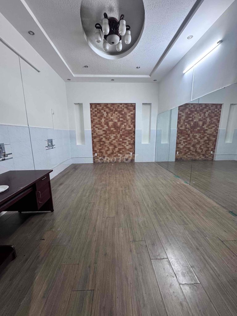 Фото 2: 20 triệu là thuê được biệt thự sân xe siêu rộng