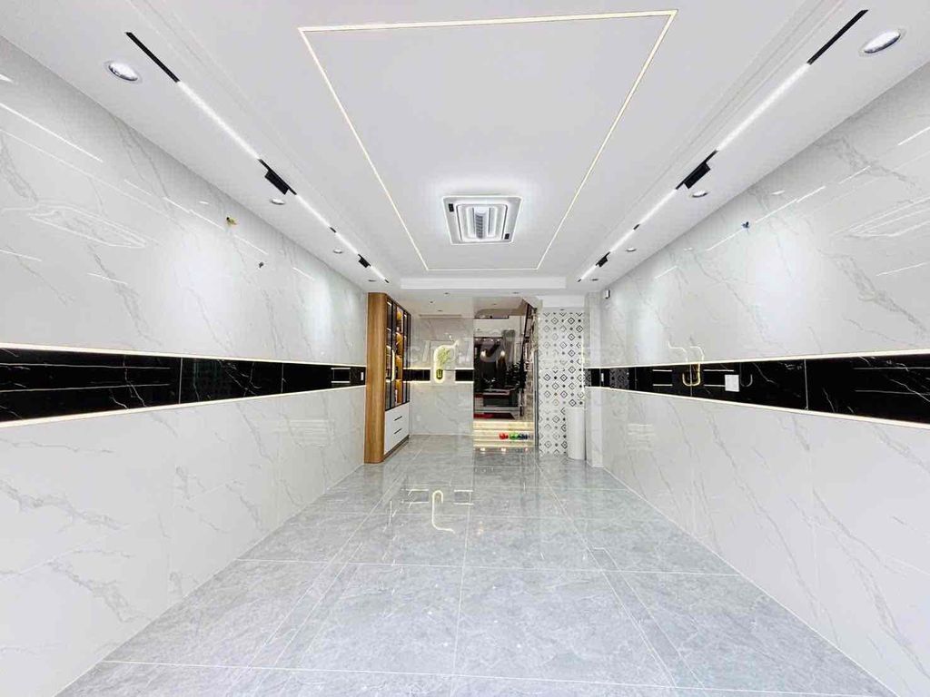 Фото 2: Продажа дома 4x20 м, 1 первый этаж, антресоль, 4 этажа, терраса, 6 спален, 9 санузлов, полностью меблирован, есть лифт