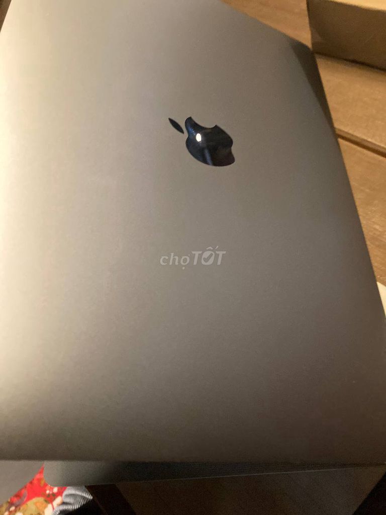 MacBook Air 2020 core i7 | 16GB | 256GB работает отлично