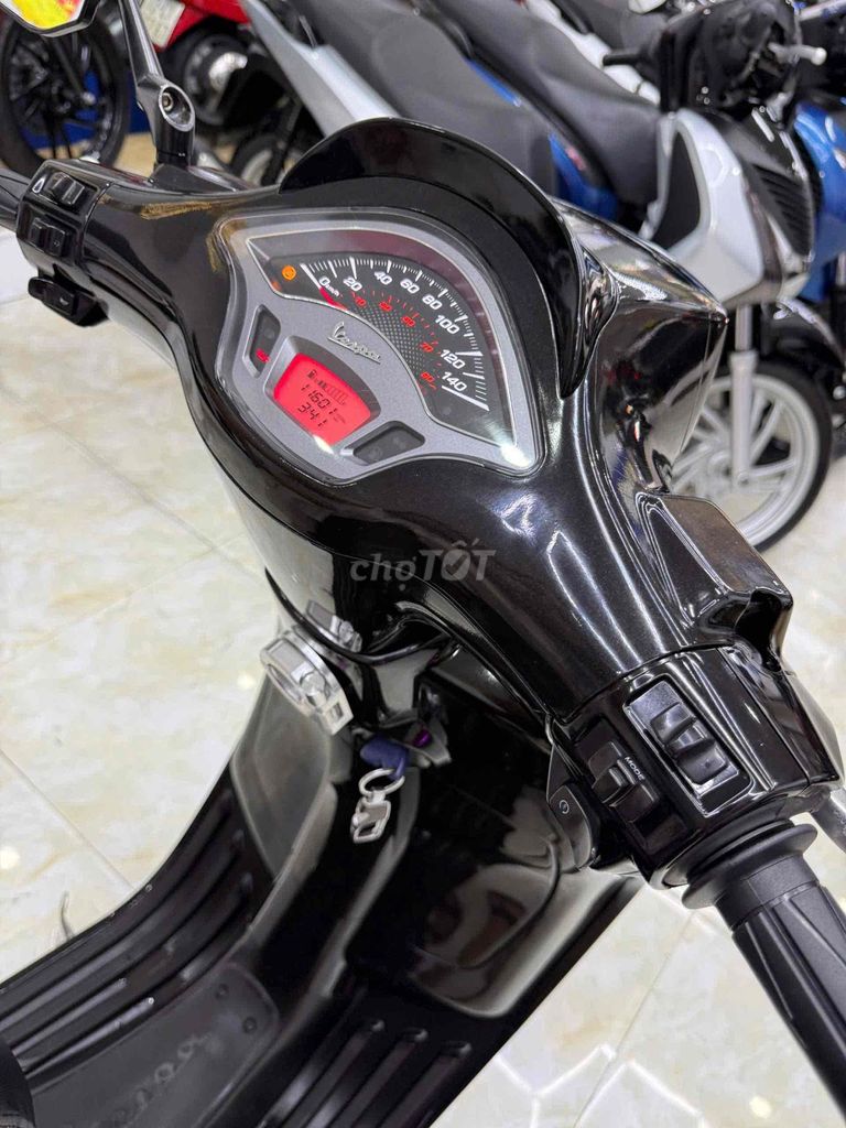 Фото 2: Piaggio Vespa Sprint iGet ABS 2022, чёрный глянец