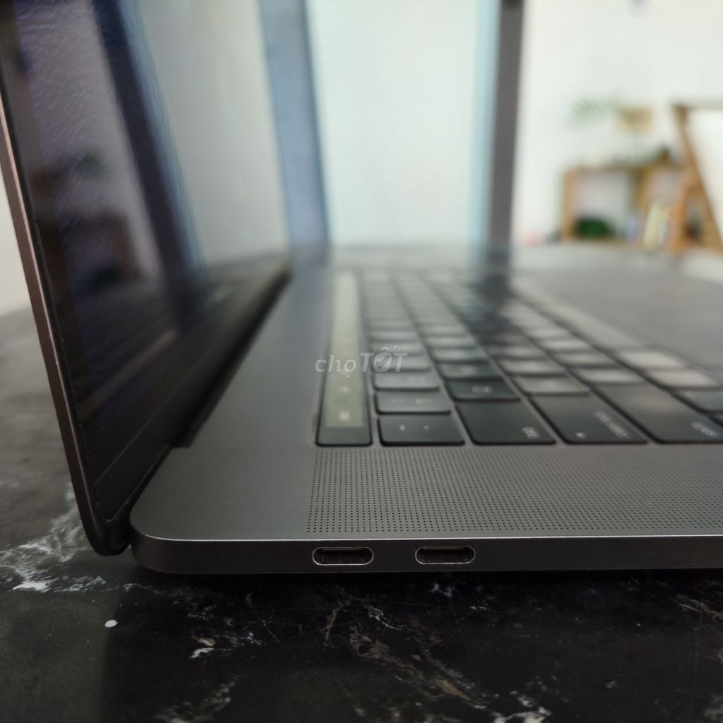 Apple MacBook Pro 15 2018 i7 32GB/500GB SSD Xám