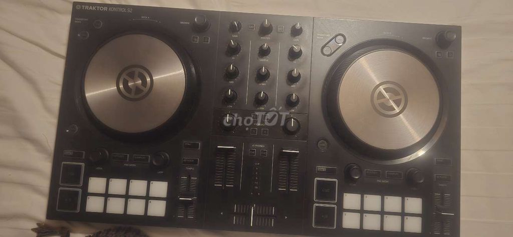 DJ-пульт Traktor Kontrol S2 MK3