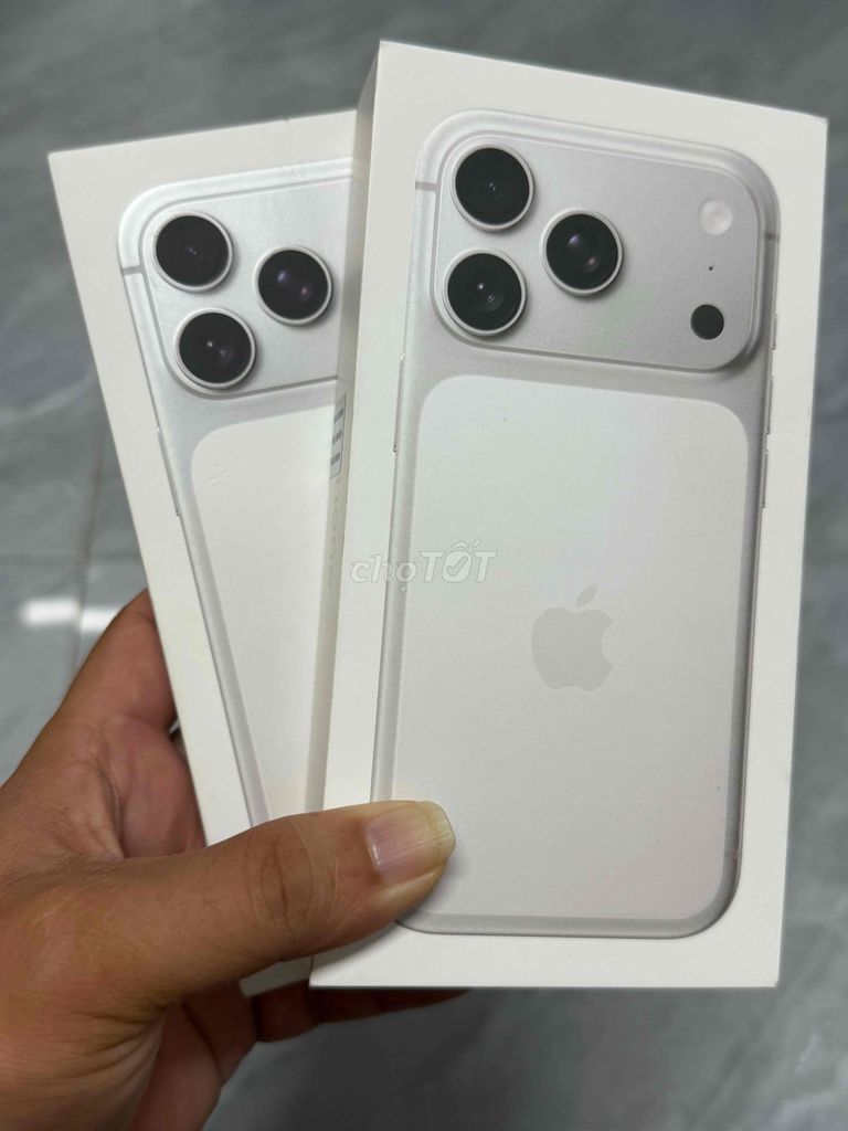 Apple iPhone 17 Pro 256GB Bạc Mới sạc 6 lần
