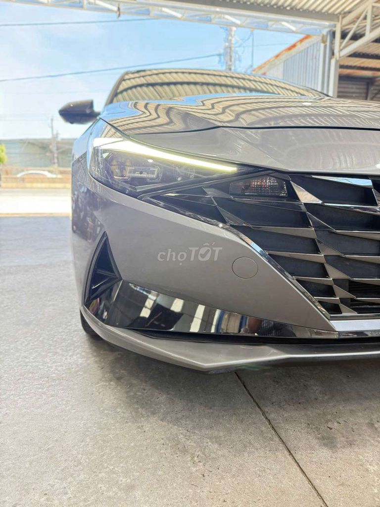 Фото 3: Hyundai Elantra 2022 1.6AT специальная Серая