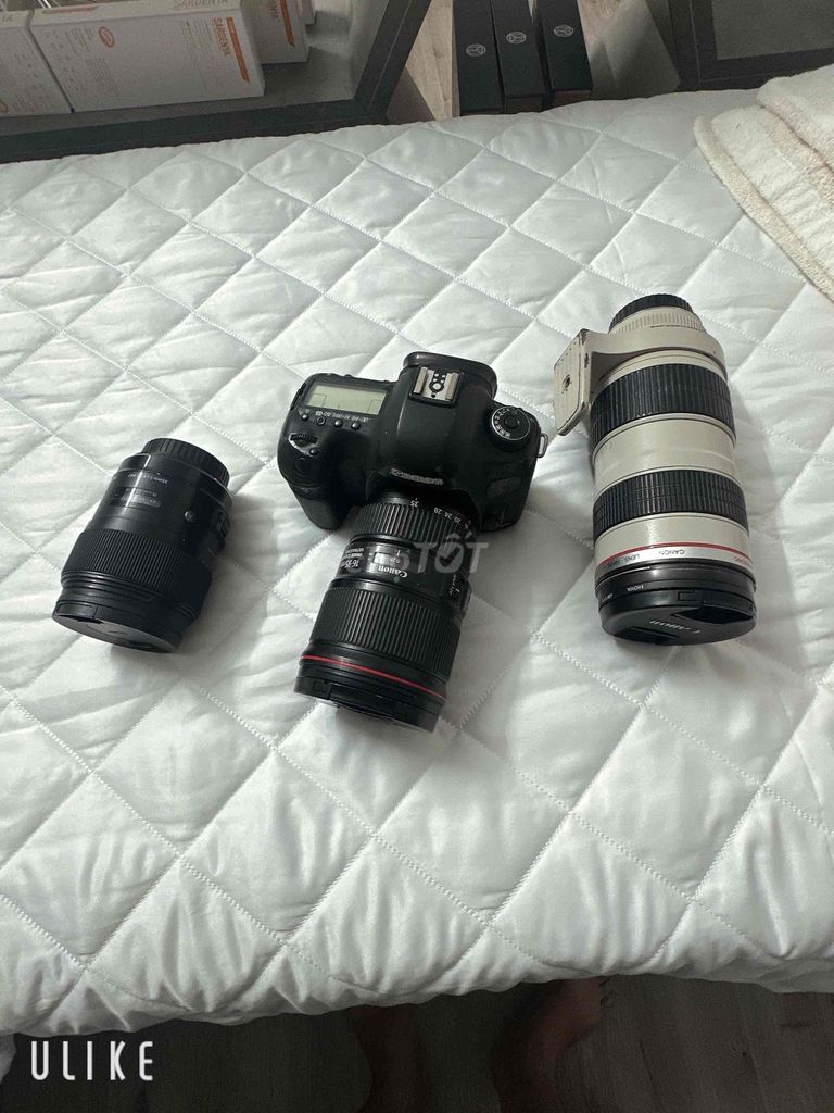 Продается комплект камеры Canon EOS 5D, объектив Canon