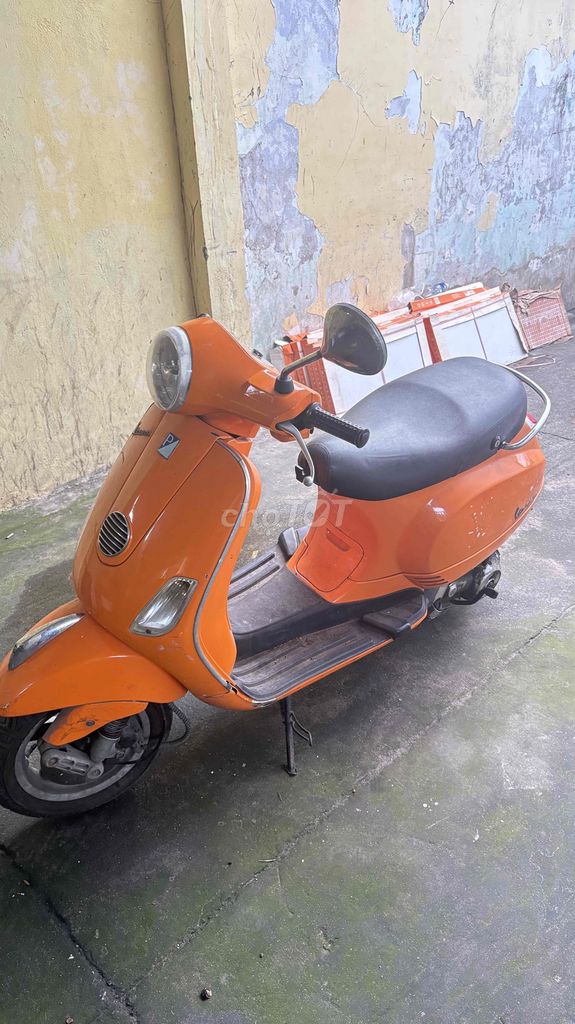 Фото 2: Piaggio Vespa LX125 Cam