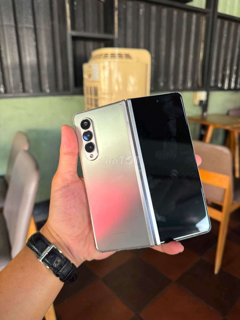 Фото 2: Samsung Galaxy Z Fold 3 Серебристый