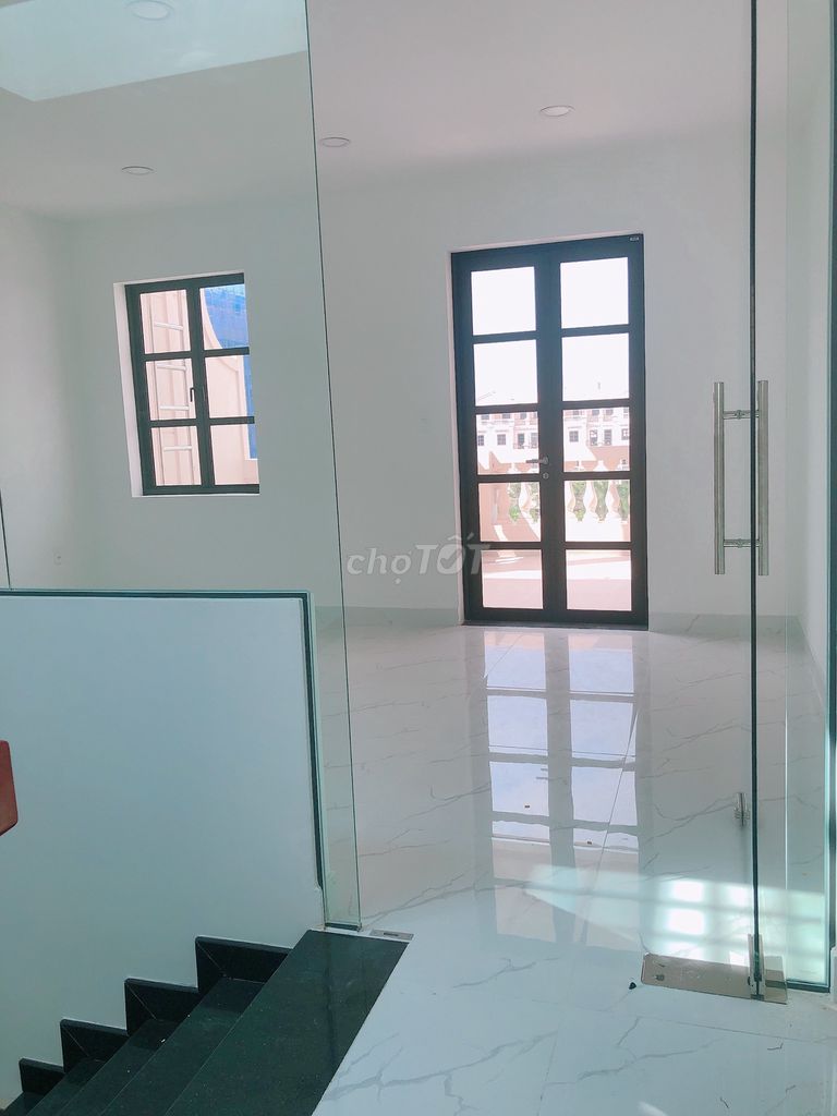 Офис 35м2 Cityland, квартал 10, есть лифт