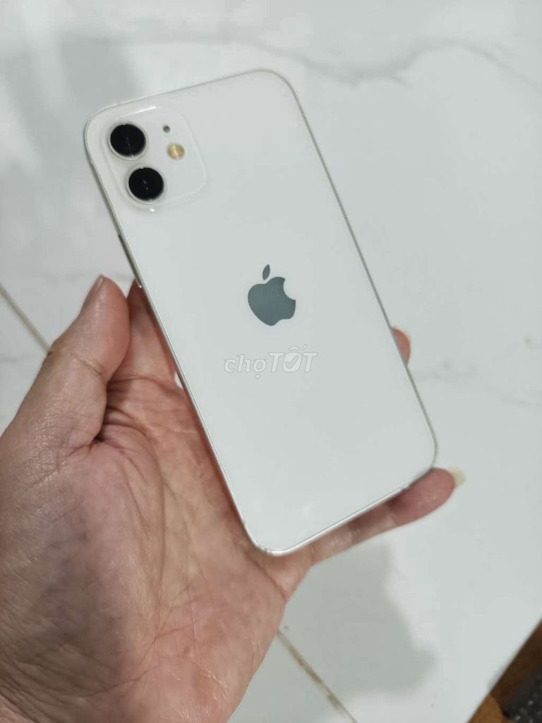 Apple iPhone 12 64GB Белый Б/У