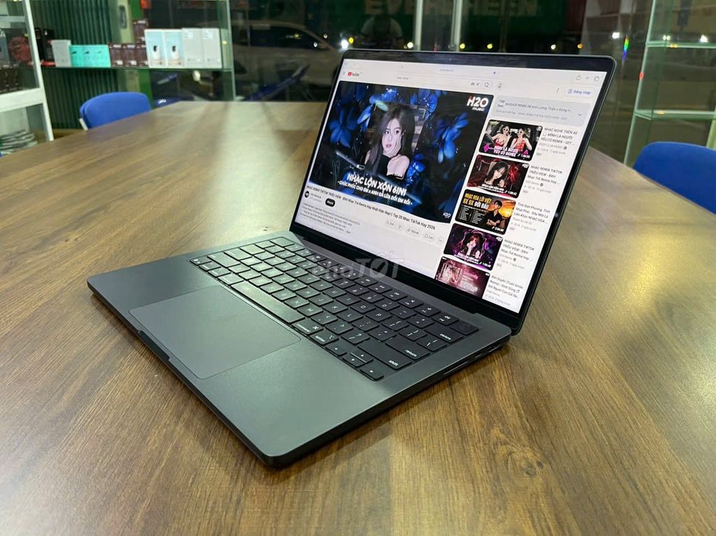 Фото 3: Apple MacBook Pro 14 M5 16GB/512GB Серый