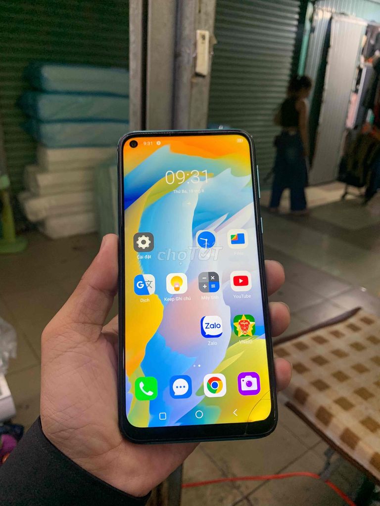 Vsmart Joy 4 4GB/64GB, экран слегка пожелтел