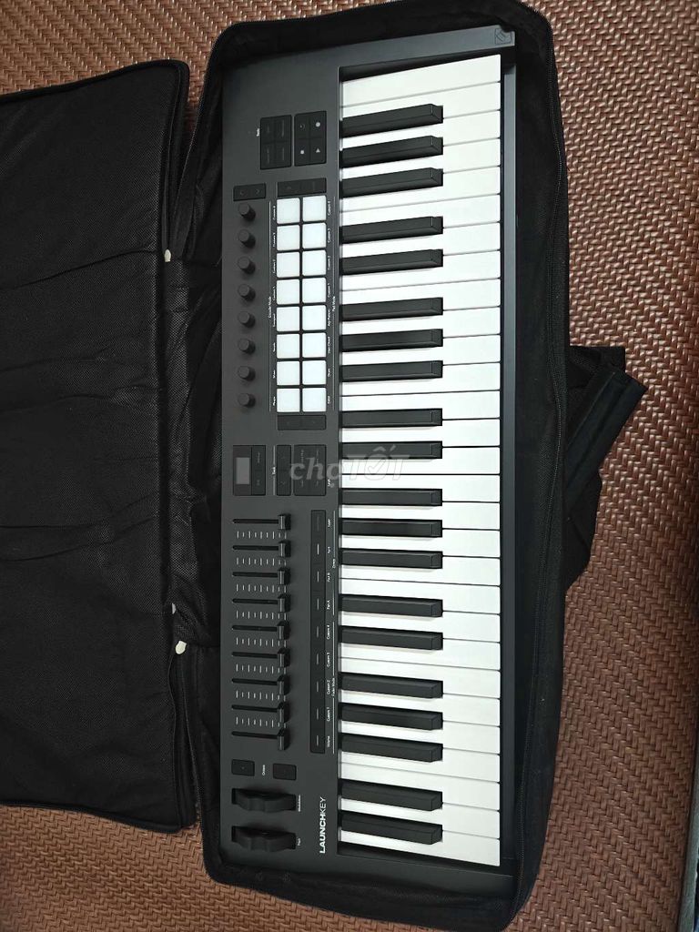 Novation Launchkey 49 MK4 Черный Fullbox как новый