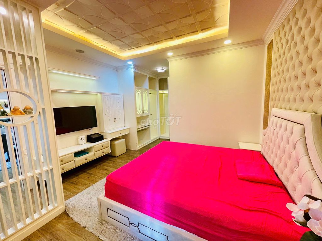 Фото 2: УГЛОВОЙ ДОМ MEGA RUBY KHANG DIEN — ПОЛНОСТЬЮ НОВАЯ ОТДЕЛКА, КРАСИВЫЙ — 4 ЭТАЖА — ОТДЕЛЬНАЯ ПАРКОВКА ДЛЯ АВТОМОБИЛЯ