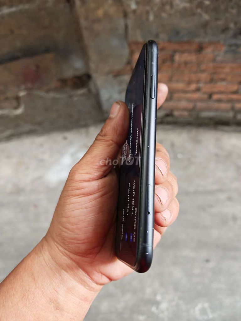 Фото 3: Apple iPhone XR 64GB Đen 92%