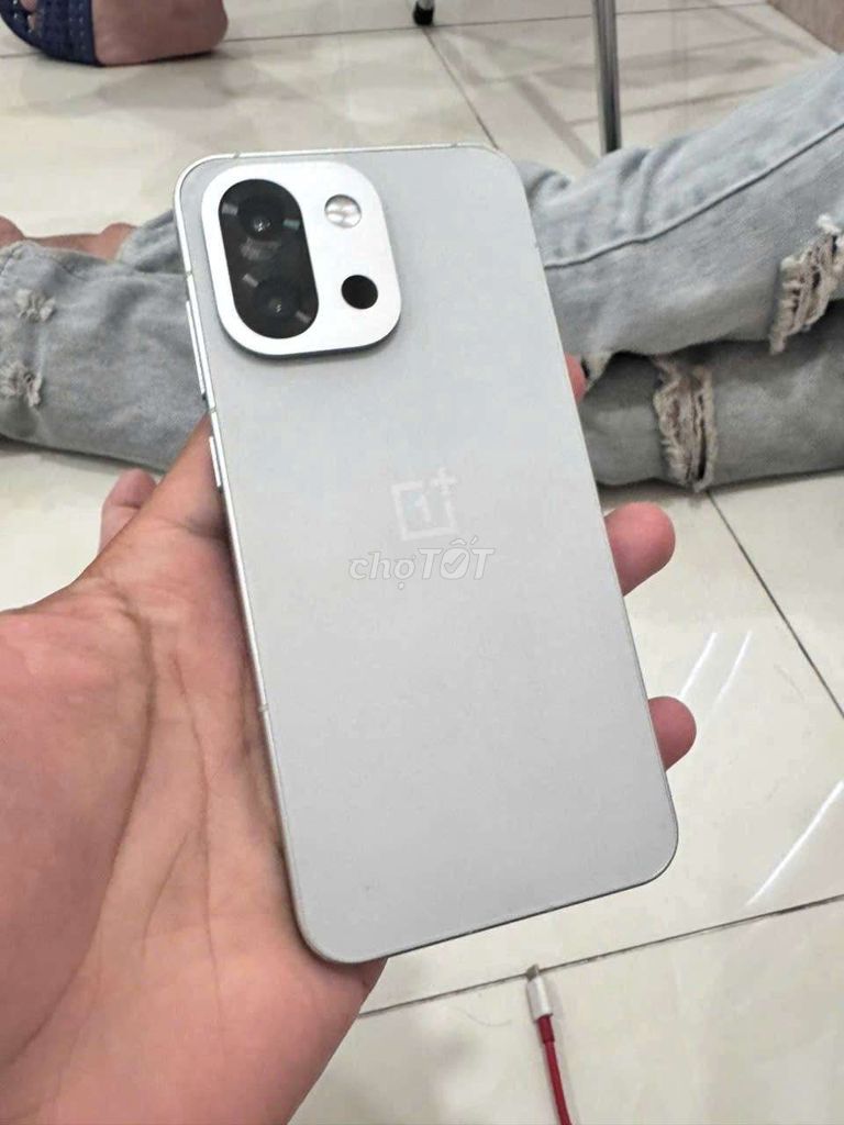 Продам телефон OnePlus 13T 256GB Silver