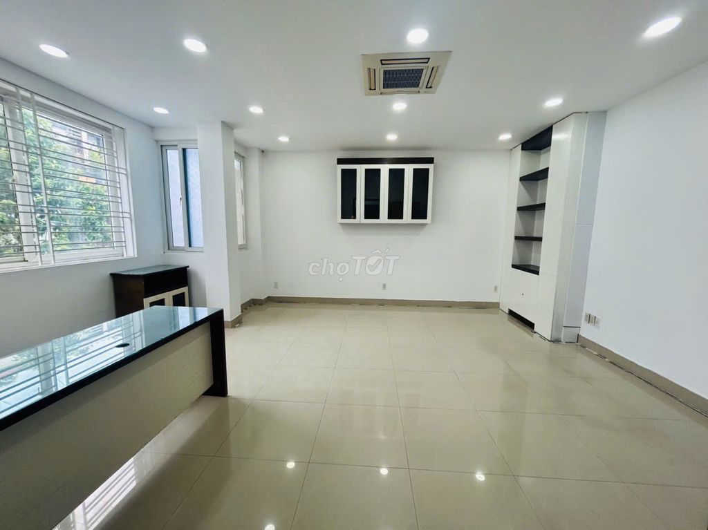 Фото 2: 🏡 Дом на улице A4 (K300) 6x20 м, цокольный этаж + 4 этажа, лифт, полностью оснащён кондиционерами