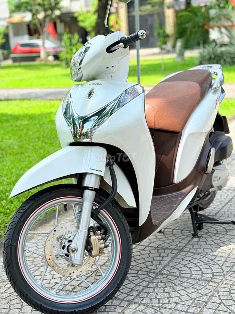 Фото 2: Honda SH Mode 2019 Белый