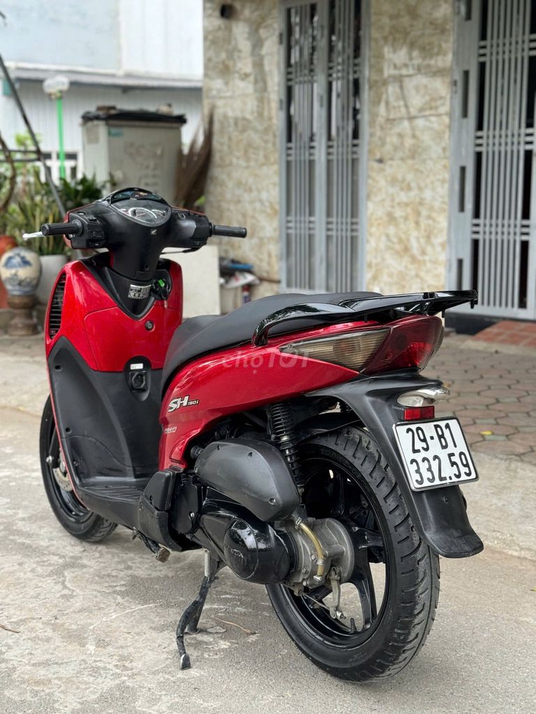 Фото 2: Honda SH Ý Fi 2009 Красный
