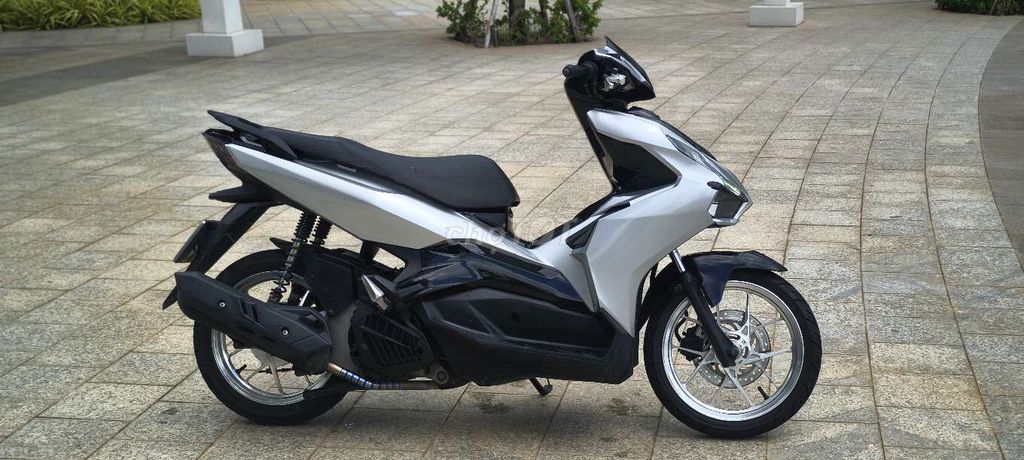 Фото 2: Honda Air Blade серебристый, лёгкий, продажа или обмен