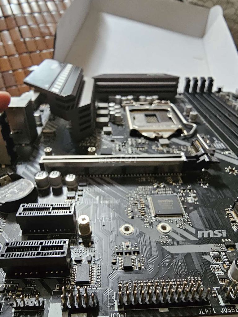 Фото 3: Материнская плата MSI MAG B460M BAZOOKA черная